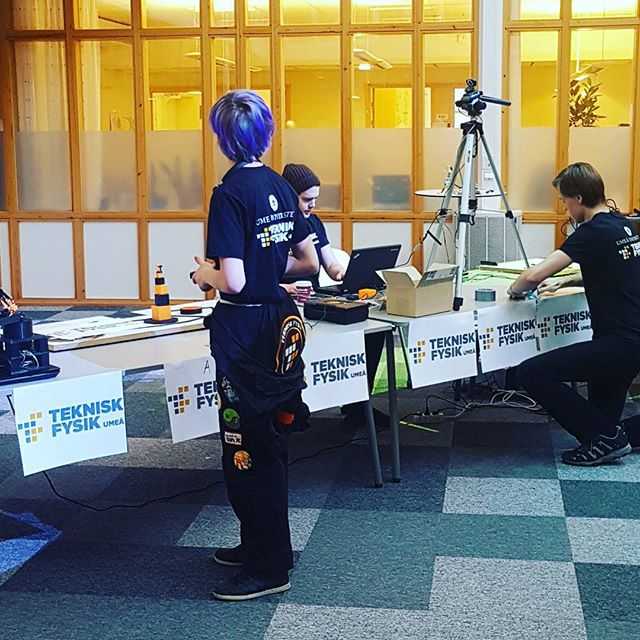 Nu klockan 12 drar kvalet i teknisk fysiks årliga robottävling igång! Kom förbi i lunchpausen, det bjuds självklart på kaffe